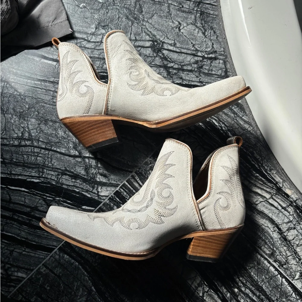 Myra handmade ankle boots - Picture 1 of 6